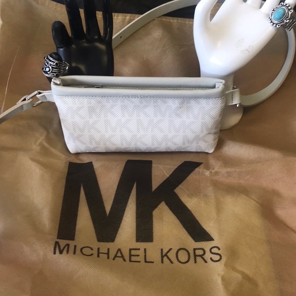 Michael kors fanny pack